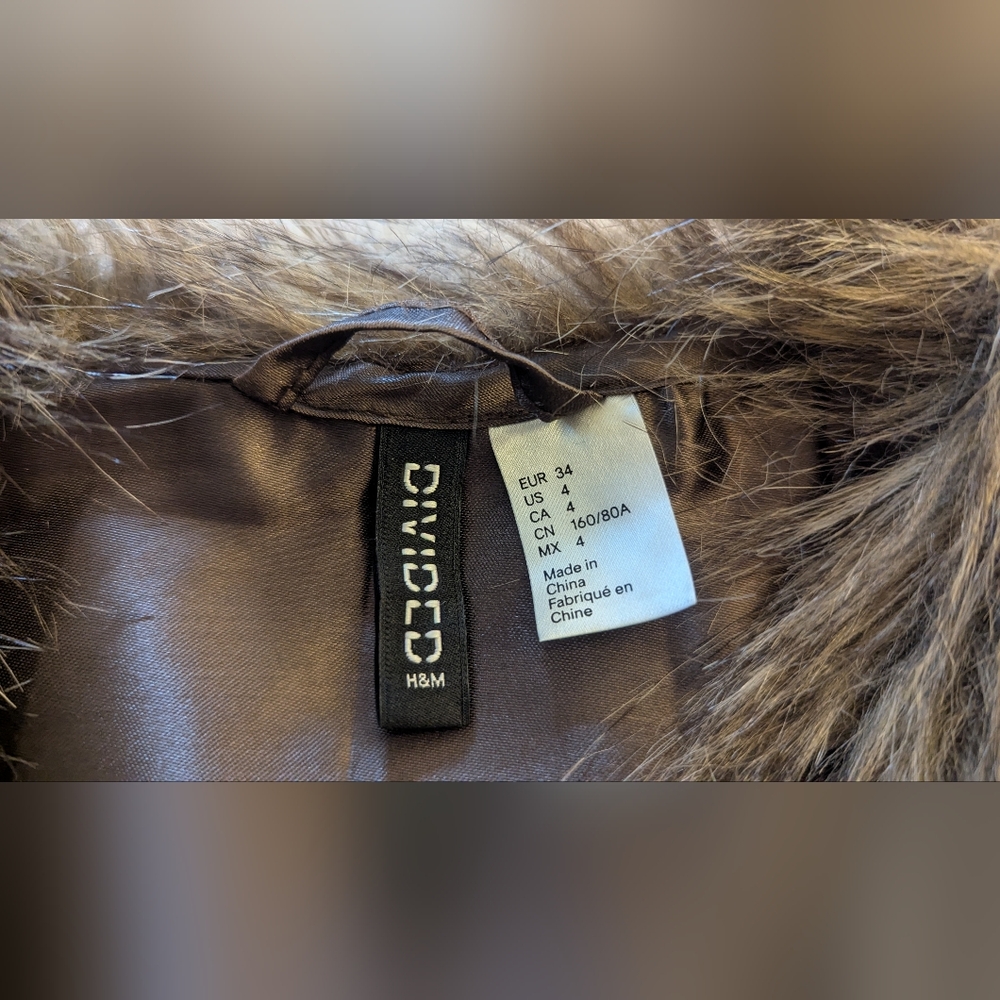 H&M Women’s Beige Stylish Lightweight Faux Fur Vest. Size 4 - Picture 5 of 11
